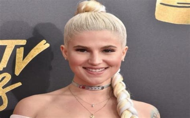 Interesting Facts Of Carly Aquilino - Bio, Net Worth, and Boyfriend