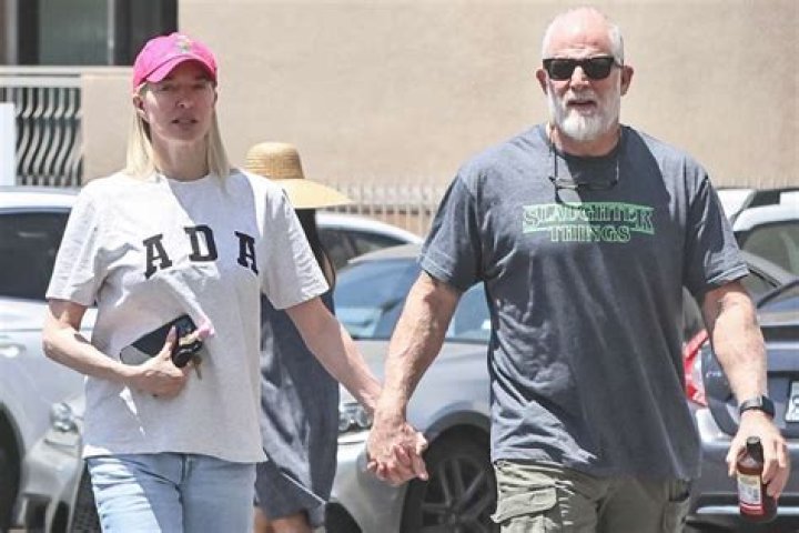 Is Bowie Jane in a relationship?