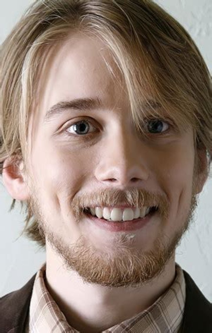 Lou Taylor Pucci | SyncBlog