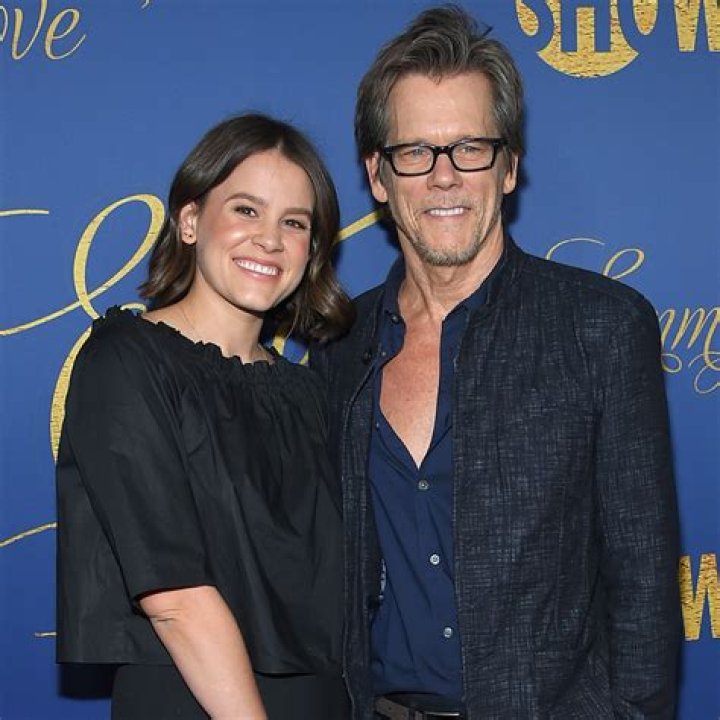Sosie Bacon Age, Height, Weight, Boyfriend, Early Life, Education, Career, Net Worth & Philanthropic