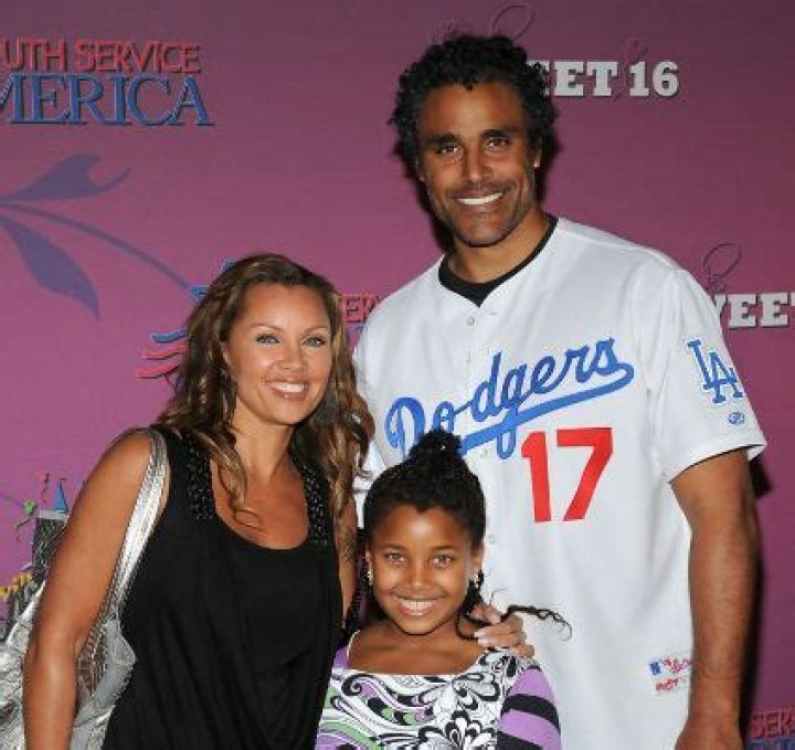 Who Is Kyle Fox Mother? Net Worth & Facts